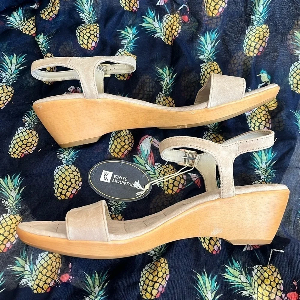 Brand New White Mountain Genuine Leather Neutral Wedge Heel Ankle Strap Sandals